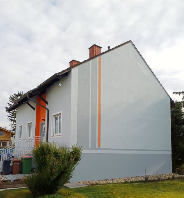 Foto eines Einfamilienhauses mit neuem Fassadenanstrich